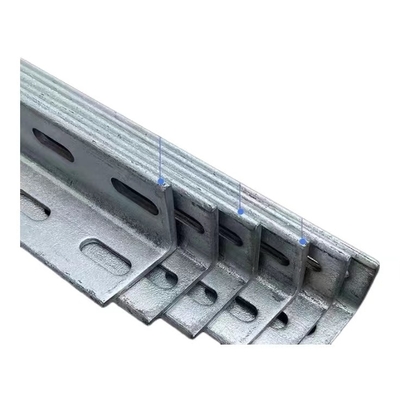 Σειρά Q195-Q420 25*25*4mm-200*200*10mm Χάλυβα ισομερούς γωνίας θερμής βύθισης με τρύπα