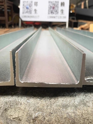 Προσαρμόσιμο GB Standard U Channel Hot-Dip Galvanized Channel Steel για την κατασκευή