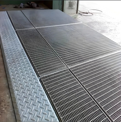 1m x 1m Steel Grating Pigeon Floor Grill με 50mm Cross Bar Pitch Βιομηχανικό Σχεδιασμό