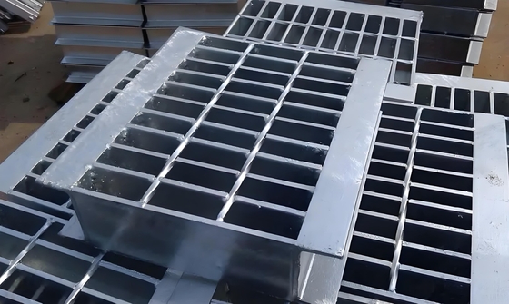 ISO9001 Πιστοποιημένο 50mm Cross Bar Pitch D400 Ζυγισμένο Χάλυβα Γκριλ για το έδαφος του σπιτιού