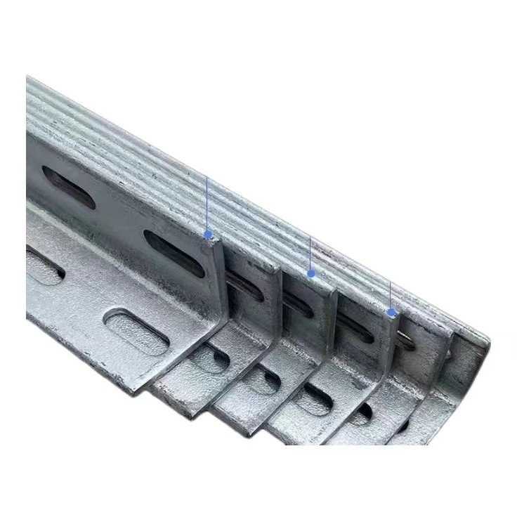 Σειρά Q195-Q420 25*25*4mm-200*200*10mm Χάλυβα ισομερούς γωνίας θερμής βύθισης με τρύπα